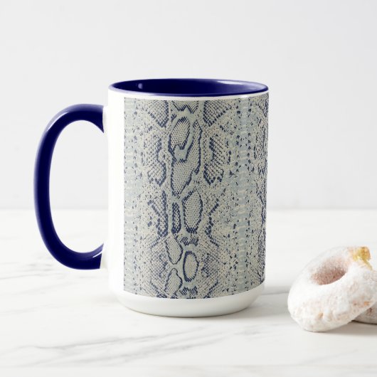 Graue und blaue Schlange Hautfarbe Tasse (Mit Donut)