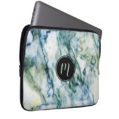 Graue und blaugrüne Imitate Marmorstone Monogramm Laptopschutzhülle (Vorne Rechts)