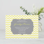 Graue und gelbe Cheveron-Dusche Einladung (Stehend Vorderseite)