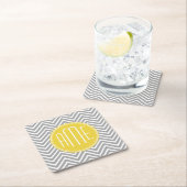 Graue und gelbe Chevronen Custom Monogram Rechteckiger Pappuntersetzer (Vor Ort)