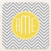 Graue und gelbe Chevronen Custom Monogram Rechteckiger Pappuntersetzer (Vorderseite)