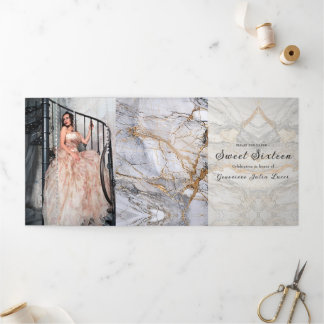 Graue und goldene Marmor Sweet 16 Party Einladunge Dreifach Gefaltete Einladung