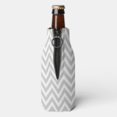 Graue und grüne Zickzack Monogramm Flaschenkühler (Flasche Rückseite)