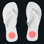 Graue und korallengriechische Schlüsselmonogramm Badesandalen<br><div class="desc">Maßgeschneiderte,  bedruckte Flop-Sandalen mit einem stilvollen,  modernen griechischen Schlüsselmuster und einem eigenen Monogramm oder einem anderen Text in einem Kreisrahmen. Klicken Sie auf Anpassen,  um Schriftart und Farben zu ändern oder eigene Bilder hinzuzufügen,  um ein einzigartiges Design zu erstellen!</div>