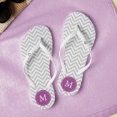 Graue und Lila Chevrons Mit Monogramm Badesandalen