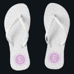 Graue und Lila griechische Schlüsselmonogramm Badesandalen<br><div class="desc">Maßgeschneiderte,  bedruckte Flop-Sandalen mit einem stilvollen,  modernen griechischen Schlüsselmuster und einem eigenen Monogramm oder einem anderen Text in einem Kreisrahmen. Klicken Sie auf Anpassen,  um Schriftart und Farben zu ändern oder eigene Bilder hinzuzufügen,  um ein einzigartiges Design zu erstellen!</div>