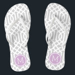 Graue und Lila Trellis Monogramm Badesandalen<br><div class="desc">Maßgeschneiderte,  bedruckte Flop-Sandalen mit einem stilvollen,  modernen Trellis-Muster und einem eigenen Monogramm oder einem anderen Text in einem Kreisrahmen. Klicken Sie auf Anpassen,  um Schriftart und Farben zu ändern oder eigene Bilder hinzuzufügen,  um ein einzigartiges Design zu erstellen!</div>