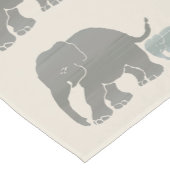 Graue und olivgrüne Elefanten auf Kurzer Tischläufer (Ecke)