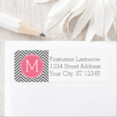 Graue und rosa Chevronen mit benutzerdefinierter M (Insitu)