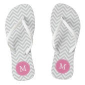 Graue und rosa Chevrons Mit Monogramm Badesandalen (Fußbett)