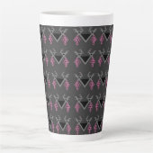 Graue und rosa Vögel im Weingarten Kilim Ornament Milchtasse (Vorderseite)