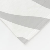 Graue und rosafarbene, benutzerdefinierte Monogram Fleecedecke (Ecke)