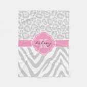 Graue und rosafarbene, benutzerdefinierte Monogram Fleecedecke (Vorderseite)