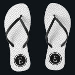 Graue und schwarze griechische Schlüsselmonogramm Badesandalen<br><div class="desc">Maßgeschneiderte,  bedruckte Flop-Sandalen mit einem stilvollen,  modernen griechischen Schlüsselmuster und einem eigenen Monogramm oder einem anderen Text in einem Kreisrahmen. Klicken Sie auf Anpassen,  um Schriftart und Farben zu ändern oder eigene Bilder hinzuzufügen,  um ein einzigartiges Design zu erstellen!</div>