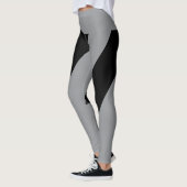 Graue und schwarze Leggings (Links)