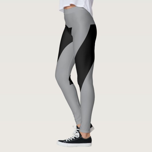Graue und schwarze Leggings (Links)