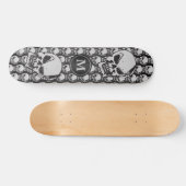Graue und schwarze Schädelköpfe - Monogramm Skateboard (Horizontal)