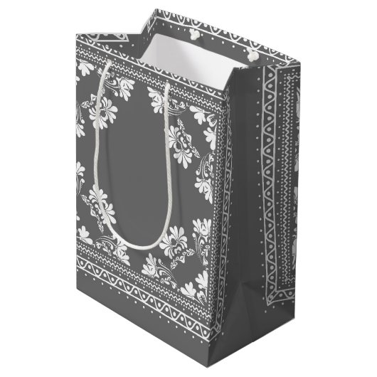 Graue und weiße Bandanna Medium Geschenktasche Mittlere Geschenktüte (Rückseite Schrägansicht)