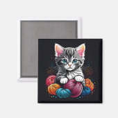 Graue und weiße Kätzchen mit Garn Magnet (Vorderseite/Rückseite)