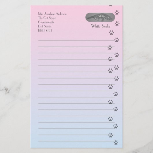 Graue und weiße Katze mit Katzen-Abdrücken Briefpapier (Vorderseite)