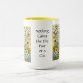 Graue und weiße Katze Sitzen in Blume Tasse (Zentrum)