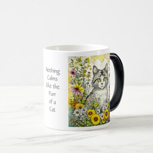 Graue und weiße Katze Sitzen in Blume Verwandlungstasse (VorderseiteRechts)