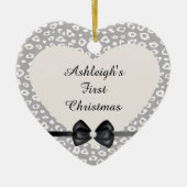 Graue und weiße Leopardrucke mit Bow Keramikornament (Vorne)