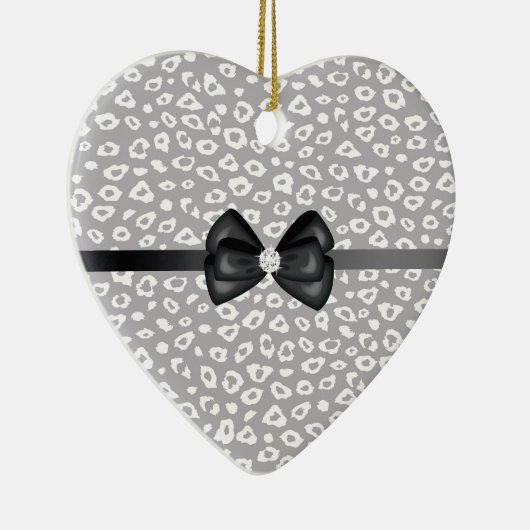 Graue und weiße Leopardrucke mit Bow Keramikornament (Rechts)
