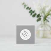 Graue und weiße moderne Minimalistische Monogramm Quadratische Visitenkarte (Stehend Vorderseite)