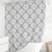 Graue und weiße Seashell Duschvorhang