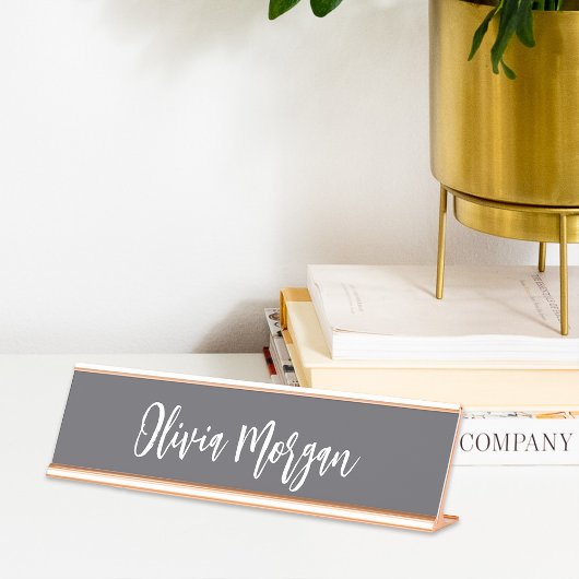 Graue und weiße Skizze Cursive Script Schreibtischnamensplakette