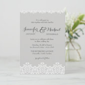 Graue und weiße Spitzen Elegantes Hochzeitsempfang Einladung (Stehend Vorderseite)