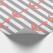 Graue und weiße Streifen mit Korallenöffnung Geschenkpapier (Ecke)