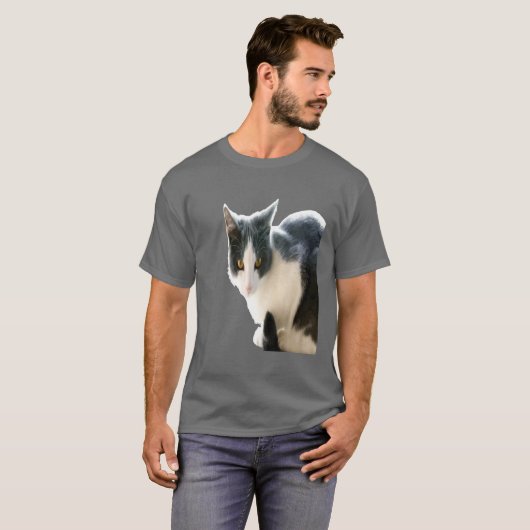 Graue und weiße Tuxedo Cat Vector Art T-Shirt (Vorne ganz)