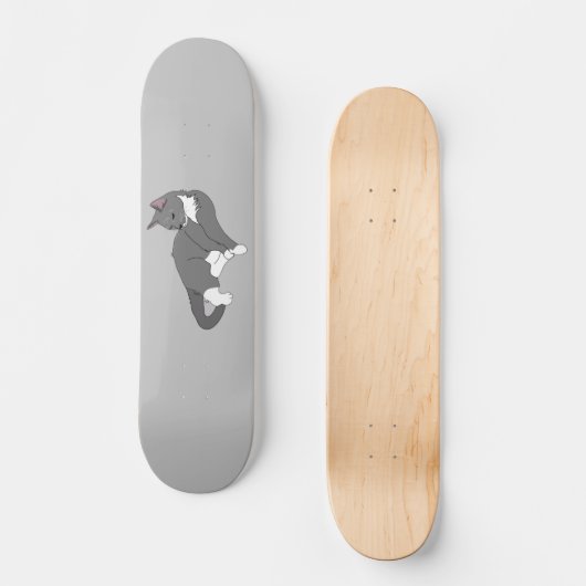 Graue und weiße Tuxedo Katze Skateboard (Vorderseite)