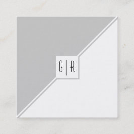 Graue, weiße Dreiecke und Monogramm modern Quadratische Visitenkarte