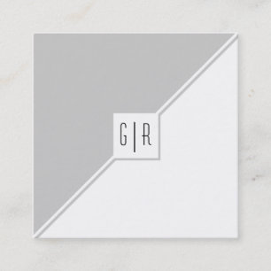 Graue, weiße Dreiecke und Monogramm modern Quadratische Visitenkarte