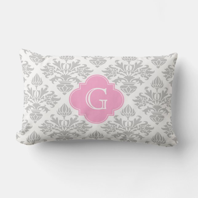 Graue weiße Floral Damask #3 Pink Monogram Label Lendenkissen (Vorderseite)
