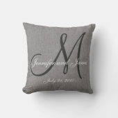 Graue weiße Linen Monogram Wedding Keepake Kissen (Vorderseite)