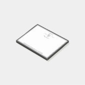 Graue weiße Monogrammschrift vom Schreibtisch aus. Post-it Klebezettel (angewinkelt)