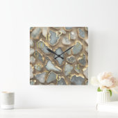 Graue, weiße Steine in Gold geschnitten Quadratische Wanduhr (Zuhause)