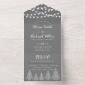 Graue Winterhochzeit mit Bäumen und Lichtern All In One Einladung (Innen Boden)