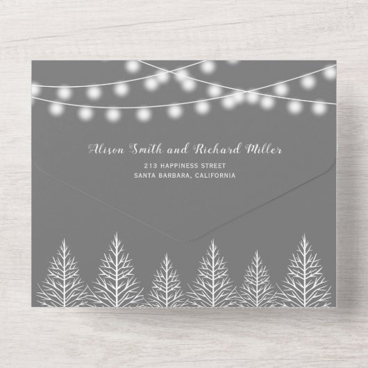 Graue Winterhochzeit mit Bäumen und Lichtern All In One Einladung (Rückseite)