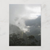 Graue Wolken über den Bergen Feiertagspostkarte (Vorderseite)