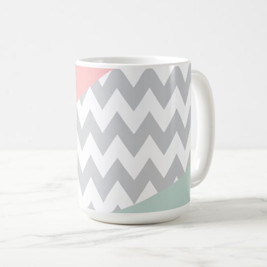Graue Zickzack Minze und Korallen Kaffeetasse (VorderseiteRechts)