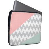 Graue Zickzack Minze und Korallen Laptopschutzhülle (Vorne Rechts)