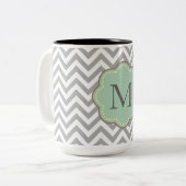 Graue Zickzack Monogramm Zweifarbige Tasse (Vorderseite Links)