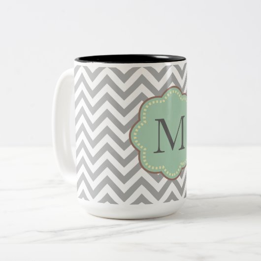 Graue Zickzack Monogramm Zweifarbige Tasse (Vorderseite Links)