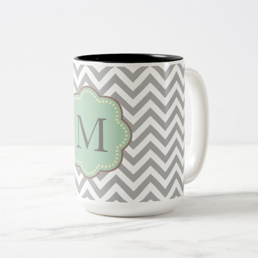Graue Zickzack Monogramm Zweifarbige Tasse (VorderseiteRechts)