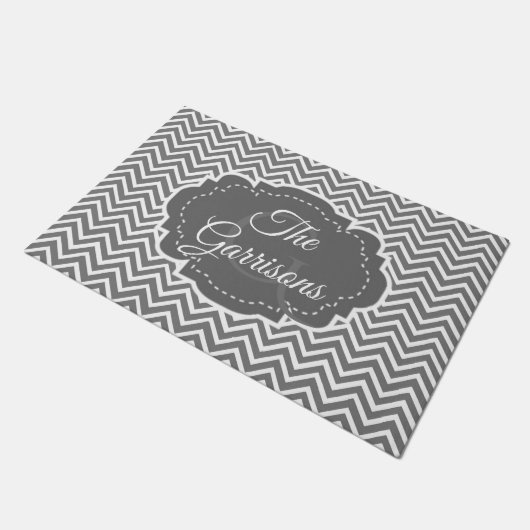 Graue Zickzack Personalisierte Doormat Fußmatte (Schrägansicht)